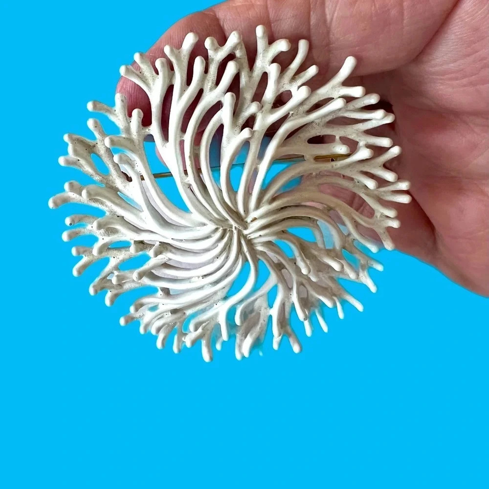 Vintage~ Crown Trifari~ White Enamel Lacy Coral Metal Brooch.